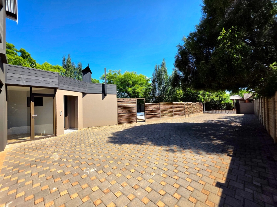 5 Bedroom Property for Sale in Langenhovenpark Free State